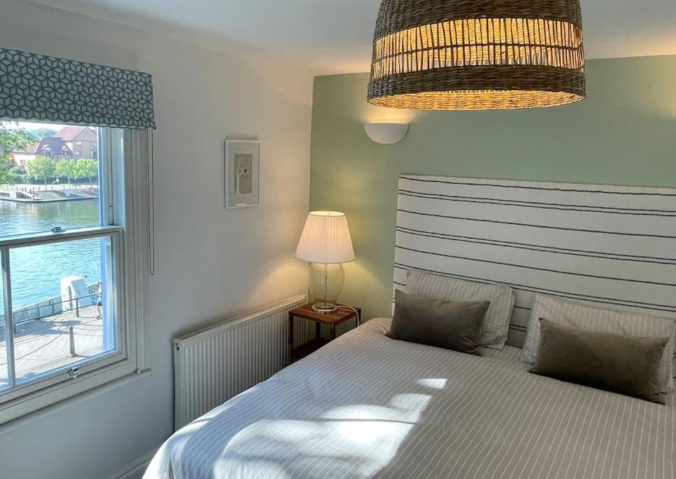 Townhouse With Harbour Views. Sleeps 7 Feriehus