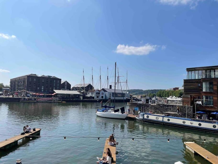 Townhouse With Harbour Views. Sleeps 7 Feriehus