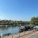 Bristol Townhouse With Harbour Views. Sleeps 7